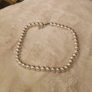Costume pearl necklace.